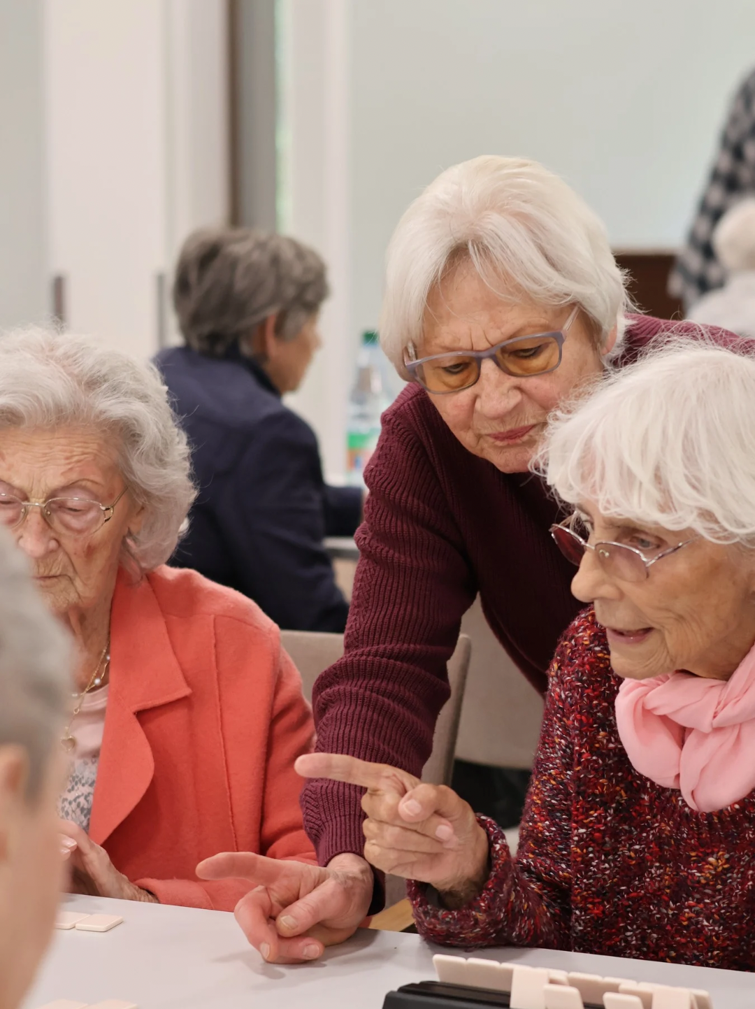 Wie ein kleiner Urlaub vom Alltag: Gemeinsame Aktivitäten (wie hier in der Martin-Luther-Anlage 8 in Hanau) machen Tages- und Kurzzeitpflege für viele Pflegebedürftige zu einer bereichernden Zeit.